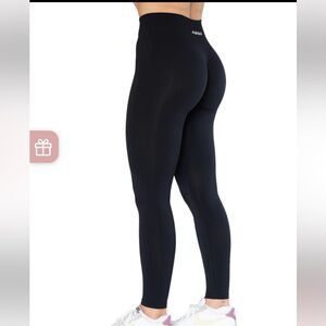 AUROLA Dream Seamless Scrunch Leggings Black